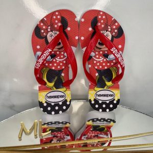 Havaianas infantis femininas com estampas digitais únicas para atacado.