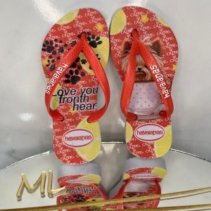 Havaianas infantis femininas com estampas digitais únicas para atacado.