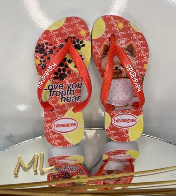 Havaianas infantis femininas com estampas digitais únicas para atacado.