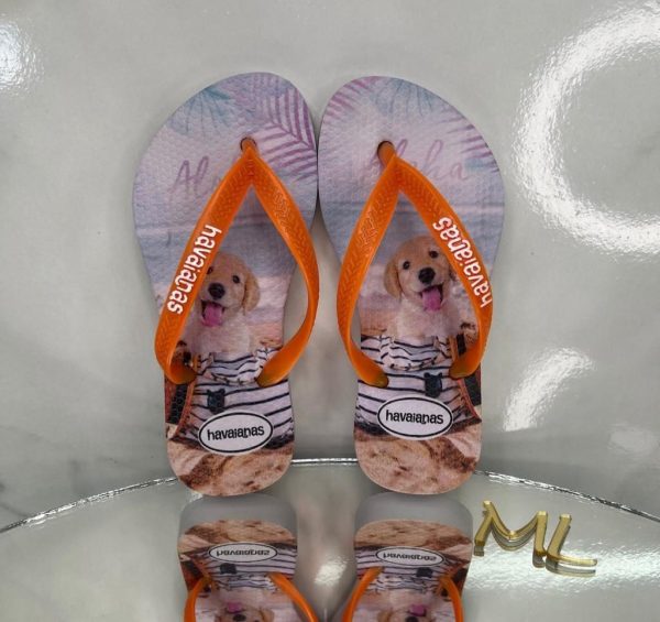 Havaianas infantis femininas com estampas digitais únicas para atacado.