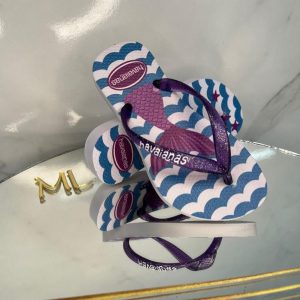 Havaianas infantis femininas com estampas digitais únicas para atacado.