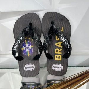 Havaianas infantis estampadas com técnica de transfer digital disponíveis para atacado.