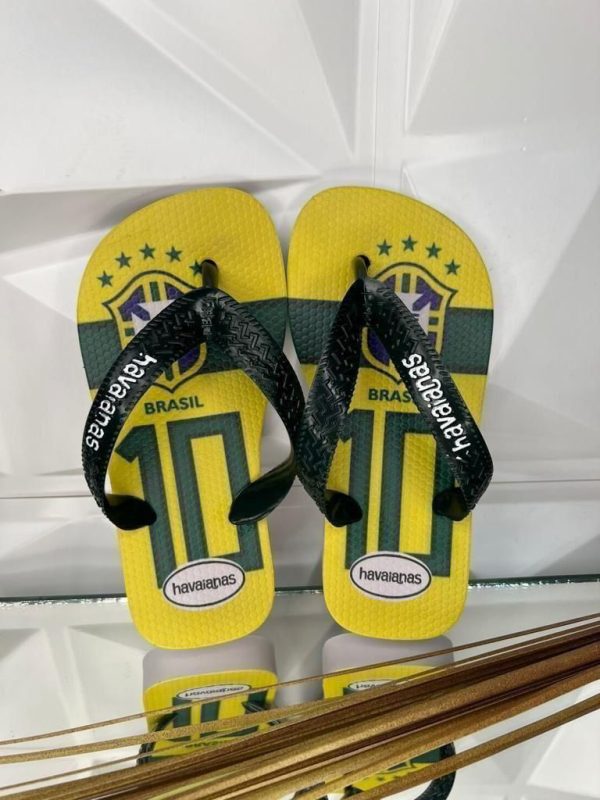 Havaianas infantis estampadas com técnica de transfer digital disponíveis para atacado.