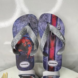 Havaianas infantis estampadas com técnica de transfer digital disponíveis para atacado.