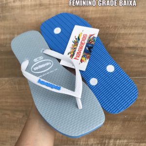 Chinelo de dedo Havaianas feminino com sola quadrada em borracha de alta durabilidade.