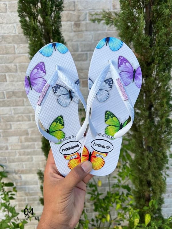 Havaianas femininas estampadas com transfer digital de alta qualidade.