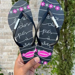 Havaianas femininas estampadas com transfer digital de alta qualidade.