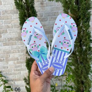 Havaianas femininas estampadas com transfer digital de alta qualidade.