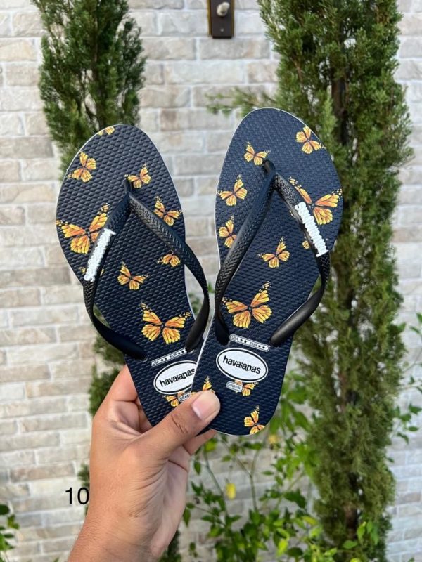 Havaianas femininas estampadas com transfer digital de alta qualidade.